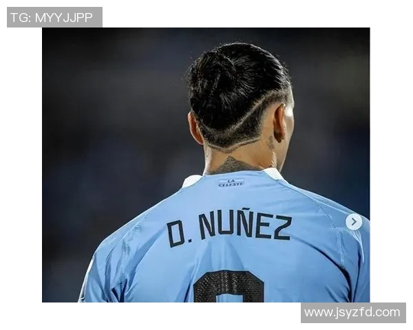 年轻足球明星崭露头角年纪小却展现超凡实力引发关注