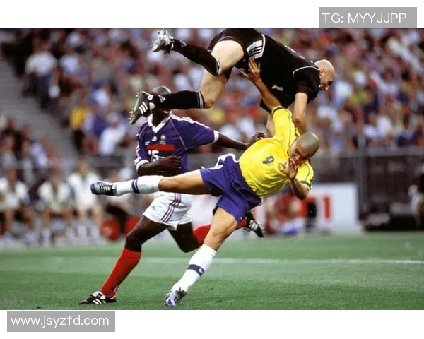 荷兰足球明星的璀璨星空揭示了他们在世界足坛的辉煌成就与影响力 荷兰足球明星的璀璨星空揭示了他们在世界足坛的辉煌成就与影响力