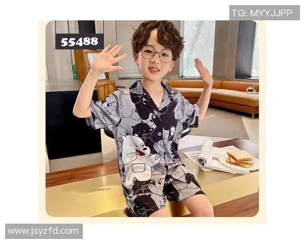 足球明星主题儿童睡衣男孩款式舒适时尚适合家庭休闲穿着