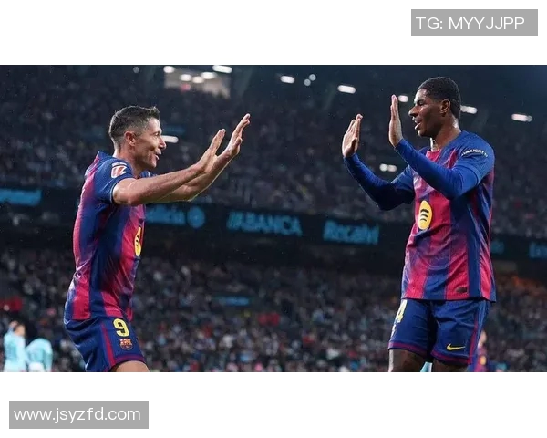 足球明星官宣图片合集展现球场风采与个人魅力的精彩瞬间 足球明星官宣图片合集展现球场风采与个人魅力的精彩瞬间